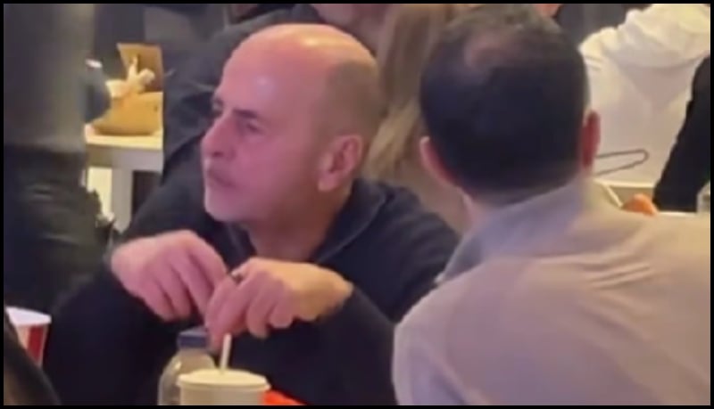 Γιάννης Αλαφούζος: Χαλαρή έξοδος σε γνωστό εμπορικό κέντρο (vid)