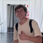 «Χτύπημα» από Μέρλο: Ο Σαντίνο Αντίνο μπαίνει στο αεροπλάνο (pic)