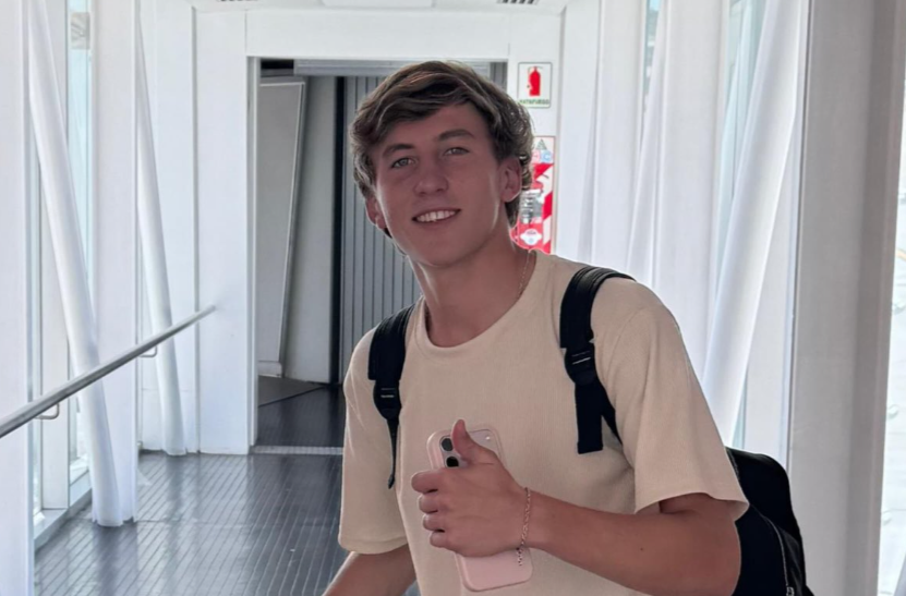 «Χτύπημα» από Μέρλο: Ο Σαντίνο Αντίνο μπαίνει στο αεροπλάνο (pic)