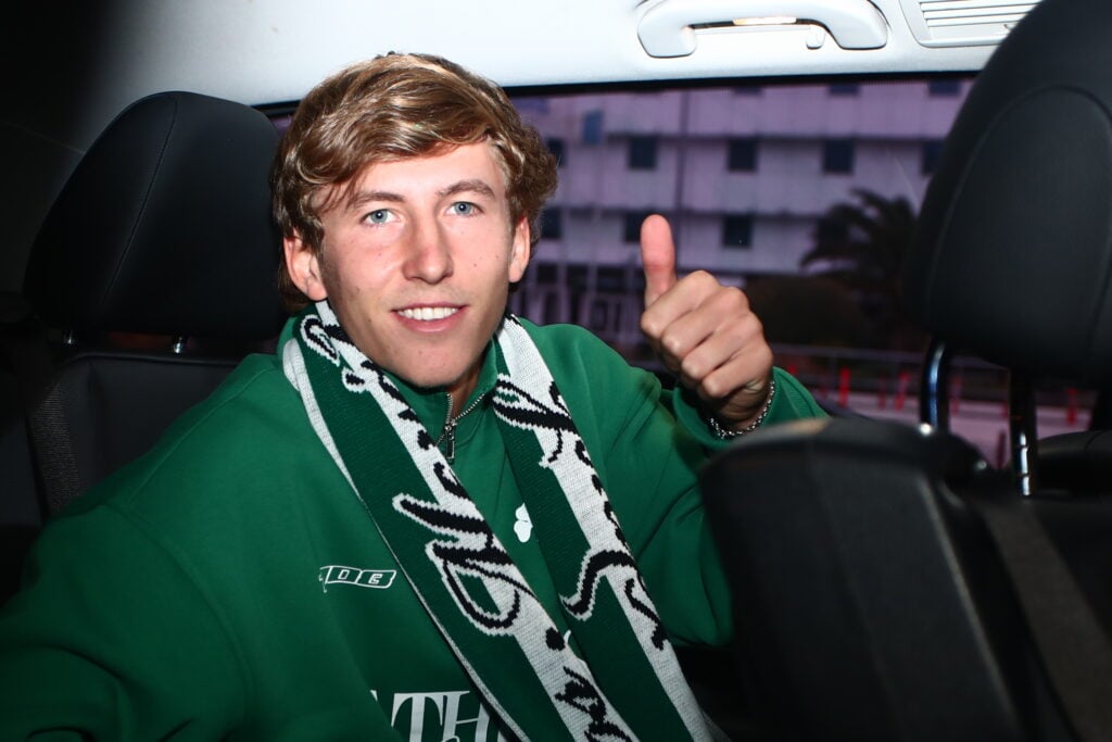 Φωτογραφίες: Η άφιξη του Αντίνο για τον Παναθηναϊκό