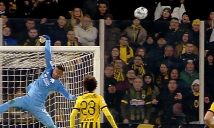 ΑΕΚ - Παναθηναϊκός: Δοκάρι ο Γκατσίνοβιτς, χτύπησε ο Λαφόν (vid)