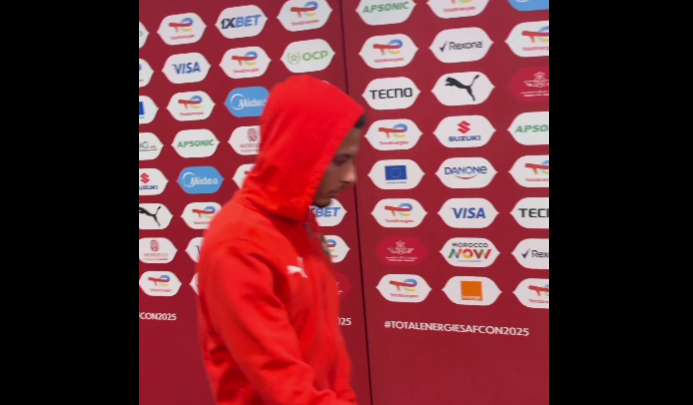 Σενεγάλη - Μαρόκο: Δακρυσμένος ο Ουναχί στη μεικτή ζώνη (vid)