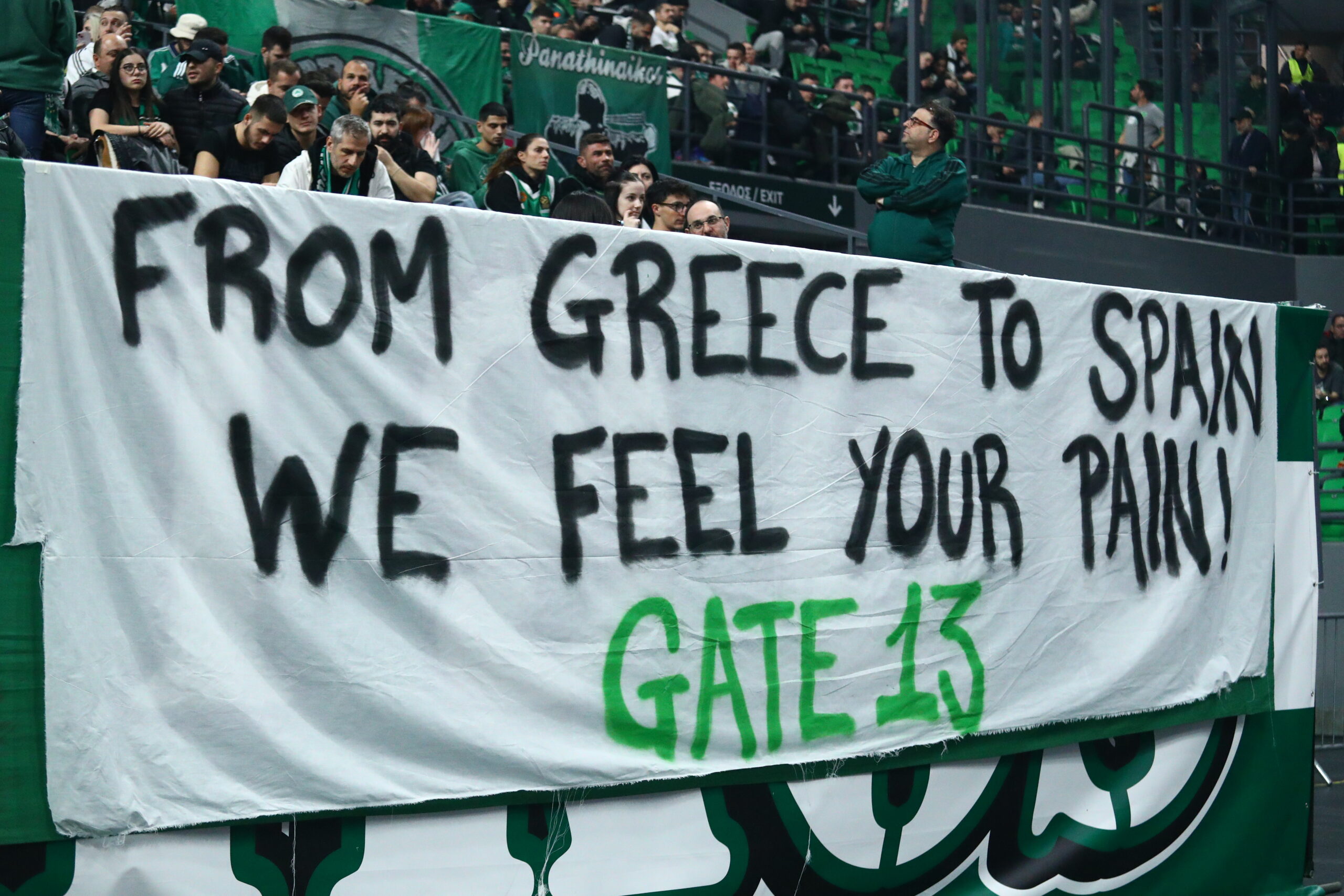 Θύρα 13 για το σιδηροδρομικό δυστύχημα στην Ισπανία: «Νιώθουμε τον πόνο σας» (pics)