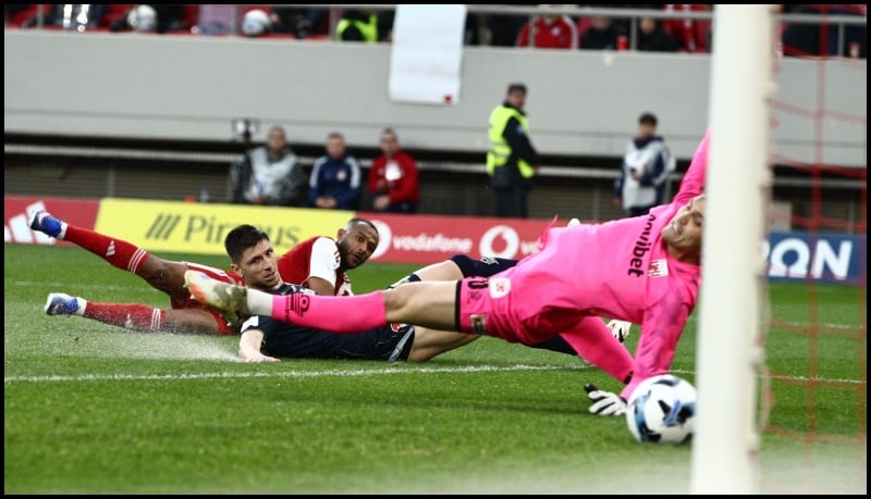 Απίστευτο: Ο Ελ Κααμπί σκόρασε απέναντι σε «τραυματία» τερματοφύλακα!