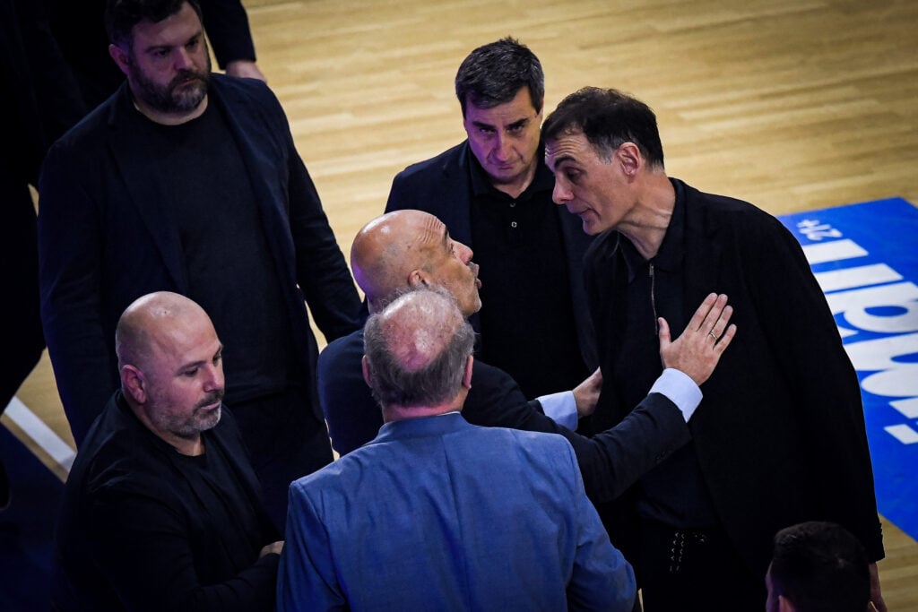 Εκνευρισμένος ο Μπαρτζώκας στη flash interview: «Οι διαιτητές σφύριξαν αλλοπρόσαλλα»