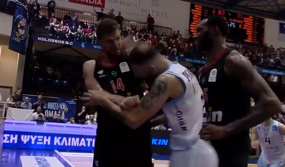 Αδιανόητο: Γρονθοκόπησε αντίπαλο και... αποβλήθηκε ο Βεζένκοφ! (vid)