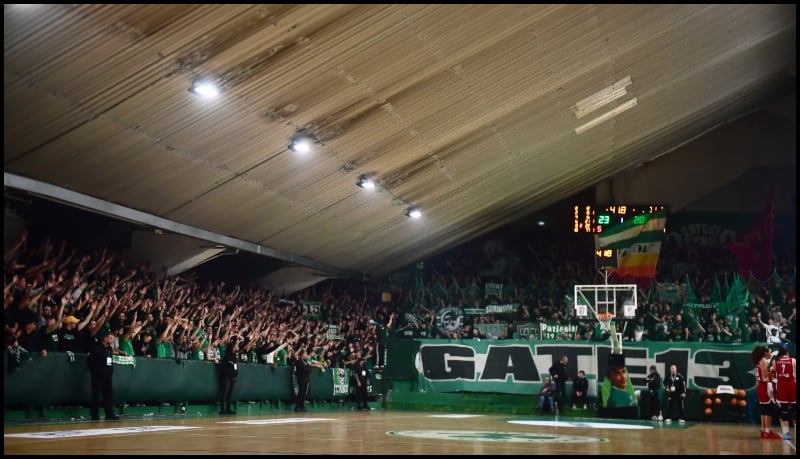 Ανακοίνωση Ολυμπιακού: «Συγχαρητήρια στην ΕΡΤ - Οπαδοί μουντζώνουν και χειρονομούν» (vid)