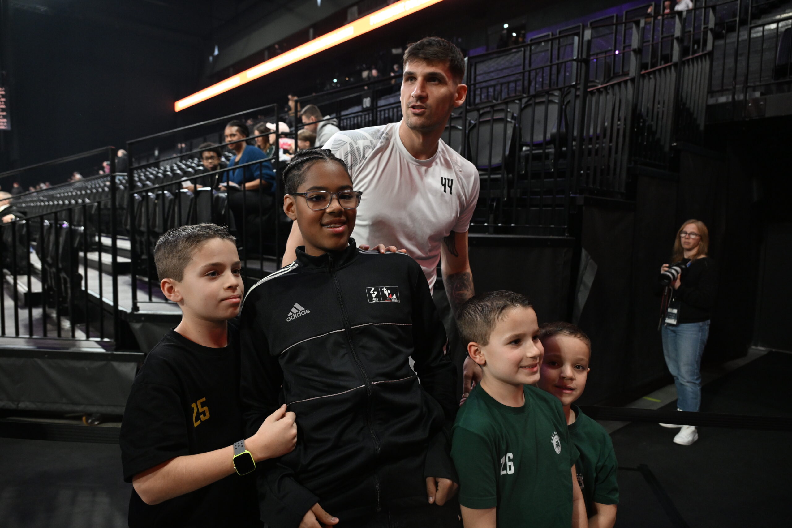 Παναθηναϊκός: Μοίρασε αυτόγραφα ο Μήτογλου στη Λυών (pics)