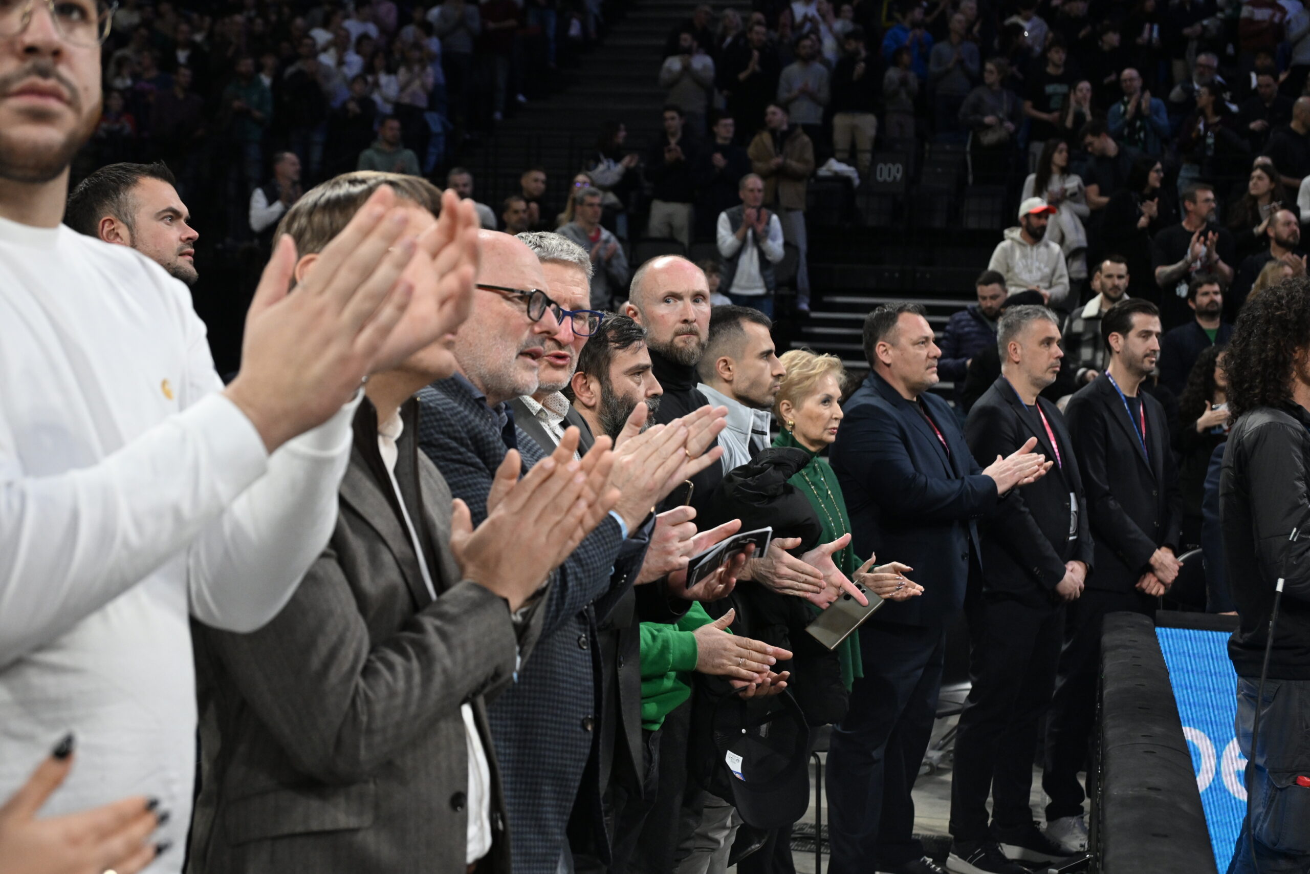 Βιλερμπάν - Παναθηναϊκός: Στην LDLC Arena η μητέρα του Δημήτρη Γιαννακόπουλου (pics)