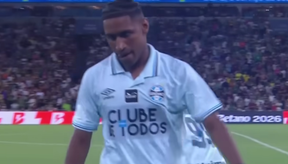 «Γκέλαρε» η Γκρέμιο στην πρεμιέρα - Σε ρηχά νερά ο Τετέ (vid)