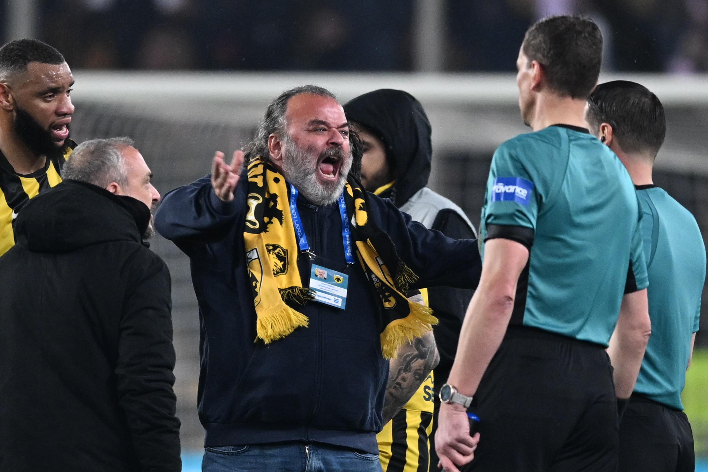 ΑΕΚ - Ολυμπιακός: «Επεισόδιο» με Ηλιόπουλο και Καραπαπά μετά τη λήξη