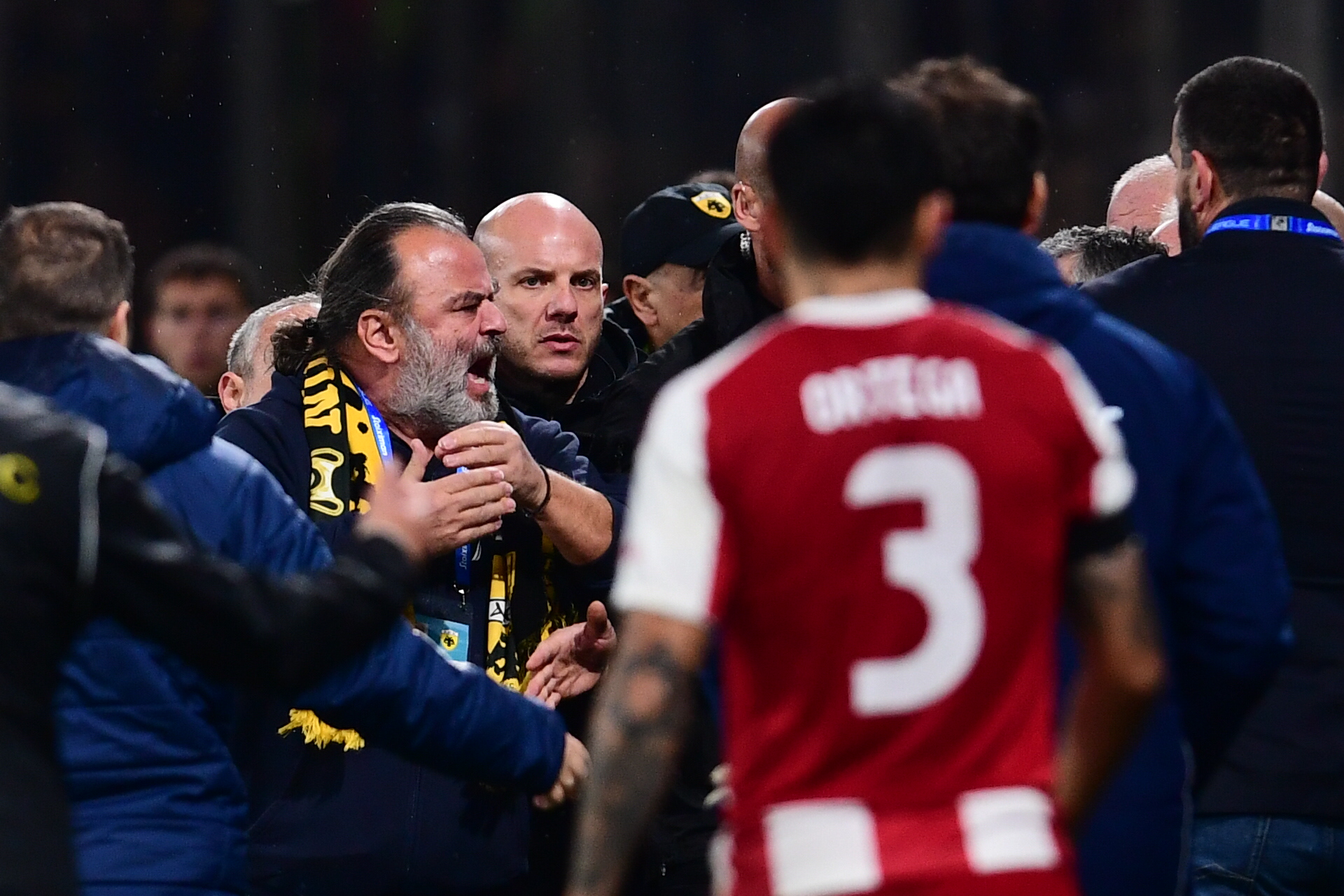 ΑΕΚ - Ολυμπιακός: «Επεισόδιο» με Ηλιόπουλο και Καραπαπά μετά τη λήξη