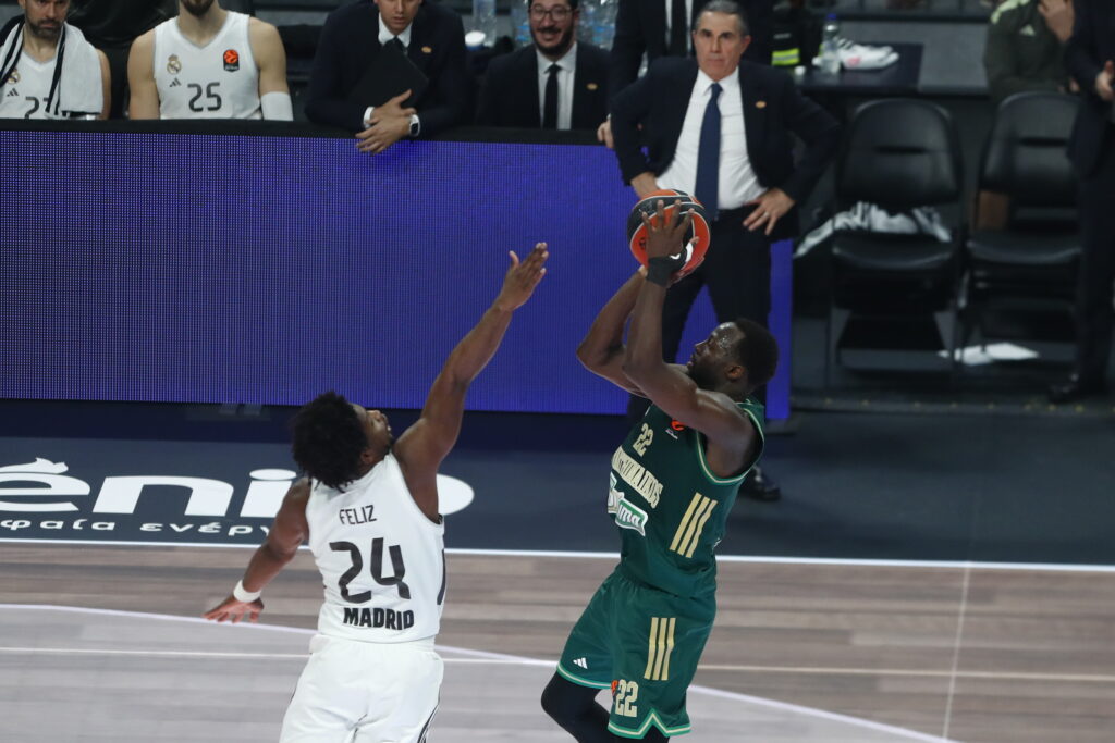 Τι έβαλες ρε άνθρωπε! Η καλαθάρα νίκης του Γκραντ που «ξέρανε» τη Ρεάλ (vid)