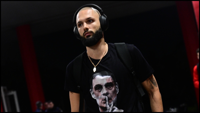 Με μπλουζάκι «Μπαρτζώκα» ο Εβάν Φουρνιέ στο ΣΕΦ (pics)