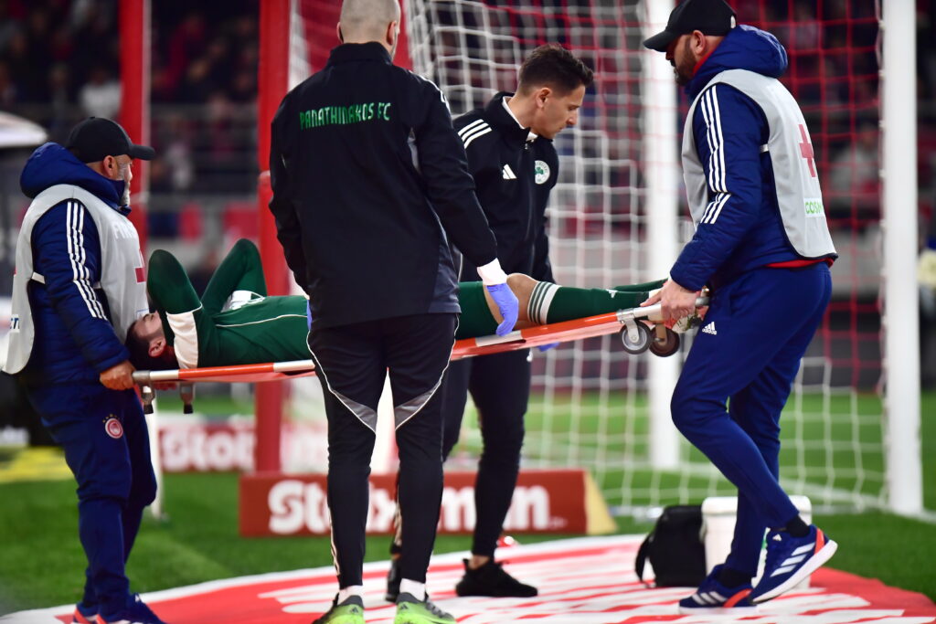 Παναθηναϊκός: Με κολάρο ο Καλάμπρια, πάει στο νοσοκομείο