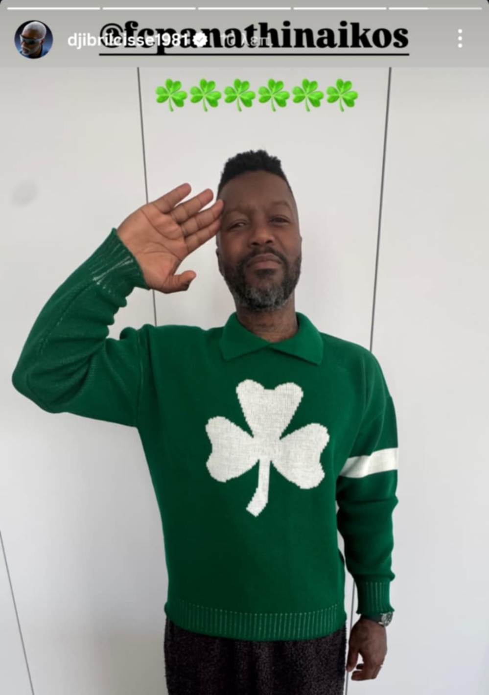Τρελά Σισέ - Φόρεσε το επετειακό πουλόβερ του Παναθηναϊκού (pic)