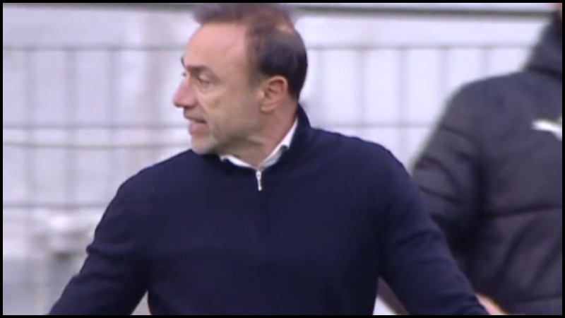 Υβριστικά συνθήματα για Κόντη στη Λιβαδειά - Έξαλλος ο Έλληνας τεχνικός (vid)