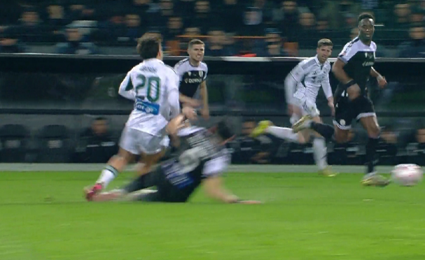 ΠΑΟΚ - Παναθηναϊκός: «Κλάδεμα» για κόκκινη κάρτα από Μιχαηλίδη σε Ταμπόρδα (vid)