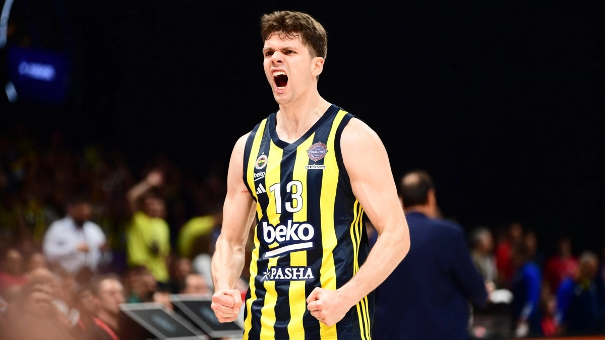 «Καρφί» Μπιμπέροβιτς: «Για όποιον καταλαβαίνει το μπάσκετ, δεν ήταν MVP του F4 ο Χέιζ-Ντέιβις!»