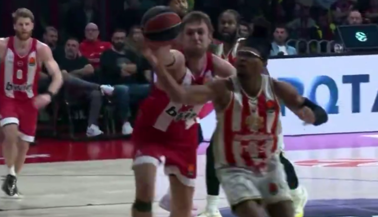 Αυτή είναι η Ευρωλίγκα: Ο Βεζένκοφ έβγαλε τη μπάλα, κατοχή για τον... Ολυμπιακό! (vid)