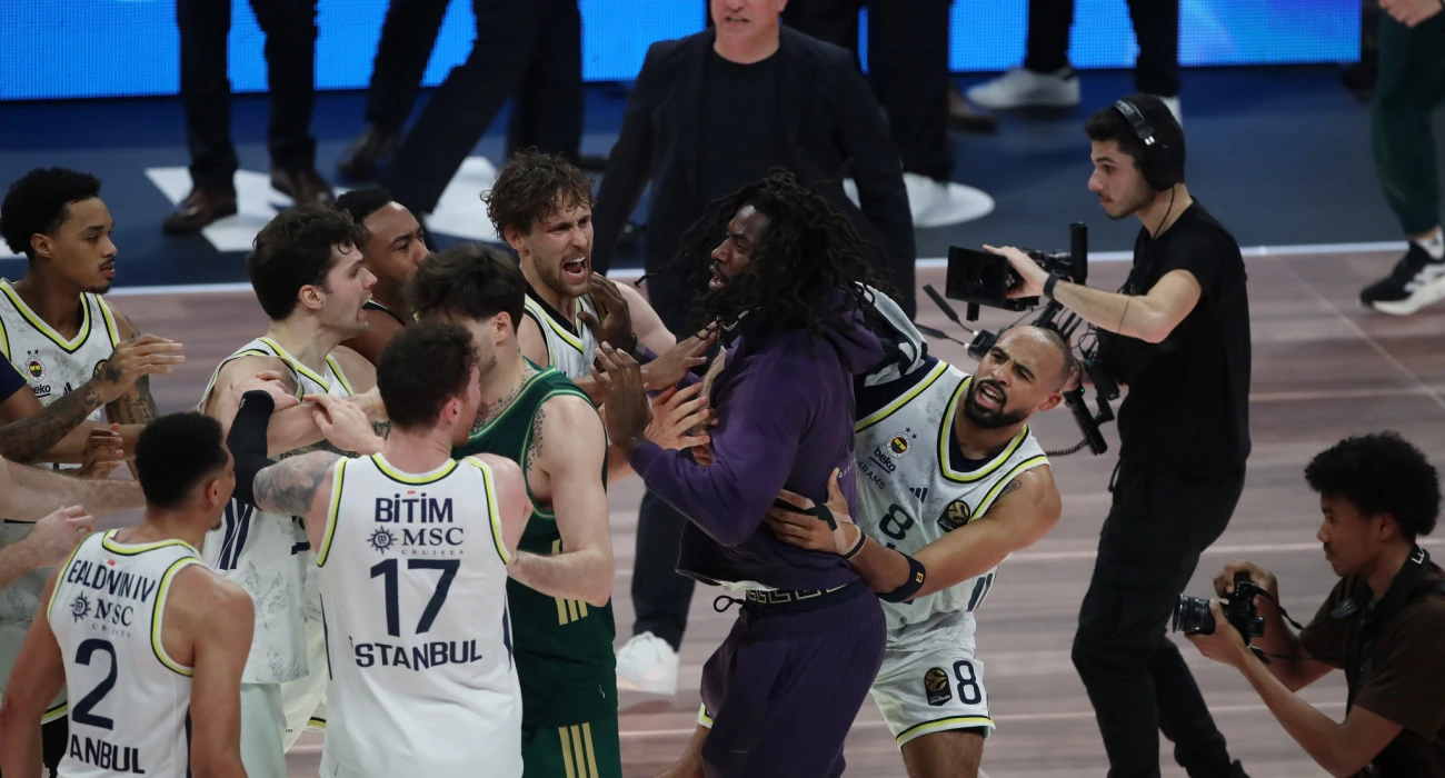 Το βίντεο που ο Μπόλντγουιν πατάει στο τριφύλλι και κοιτάζει προκλητικά τους παίκτες του Παναθηναϊκού