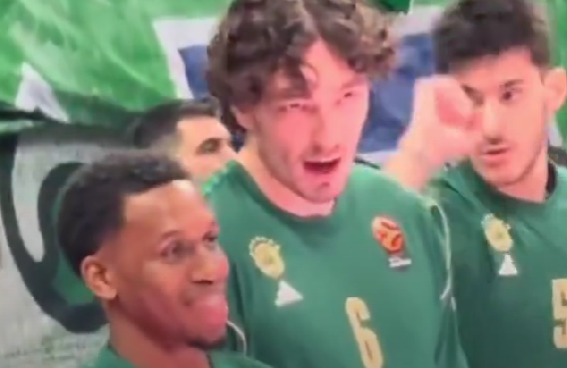 Ο Οσμάν έγινε viral: Τραγούδησε σύνθημα στα ελληνικά στο «Telekom Center» (vid)