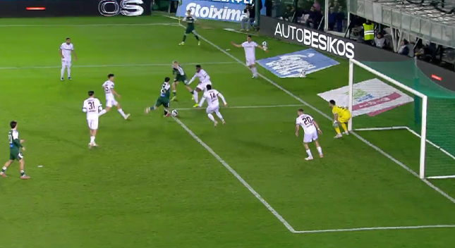Παναθηναϊκός - ΑΕΛ: Σούταρε σε... σκασμένη μπάλα ο Καλάμπρια (vid)