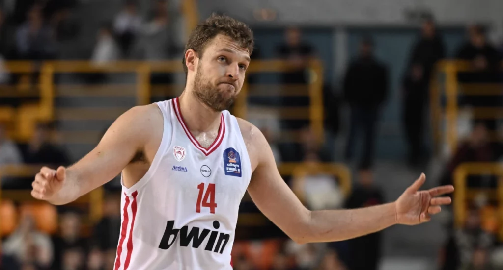 Η απάντηση Βεζένκοφ για τη μεταγραφή του Χέιζ-Ντέιβις στον Παναθηναϊκό