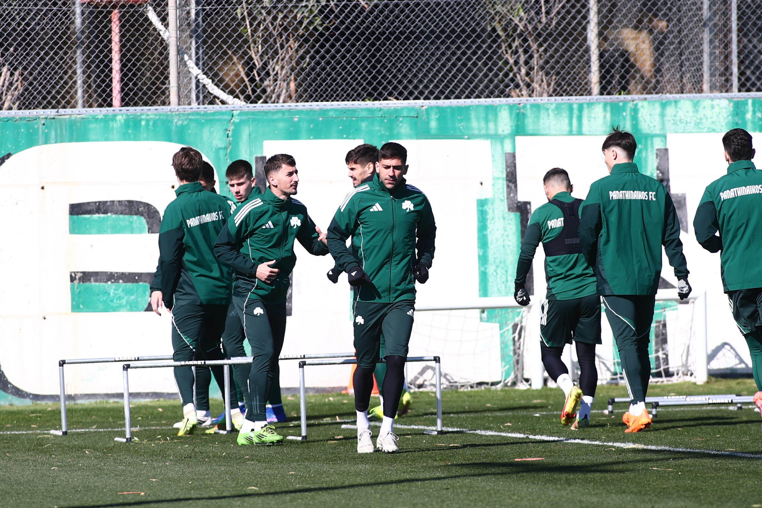 Φωτογραφίες: Με αέρα και κρύο η τελευταία προπόνηση του Παναθηναϊκού πριν τη Πλζεν