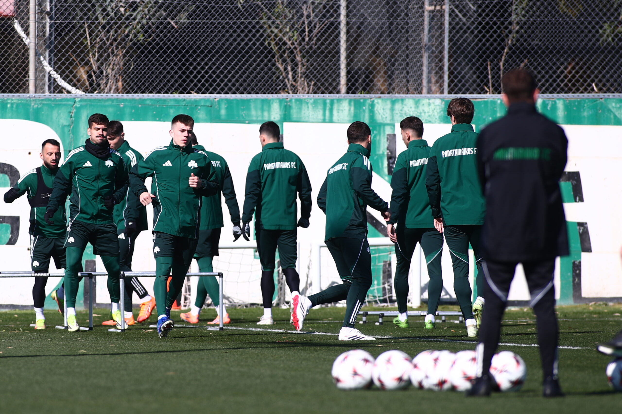 Φωτογραφίες: Με αέρα και κρύο η τελευταία προπόνηση του Παναθηναϊκού πριν τη Πλζεν