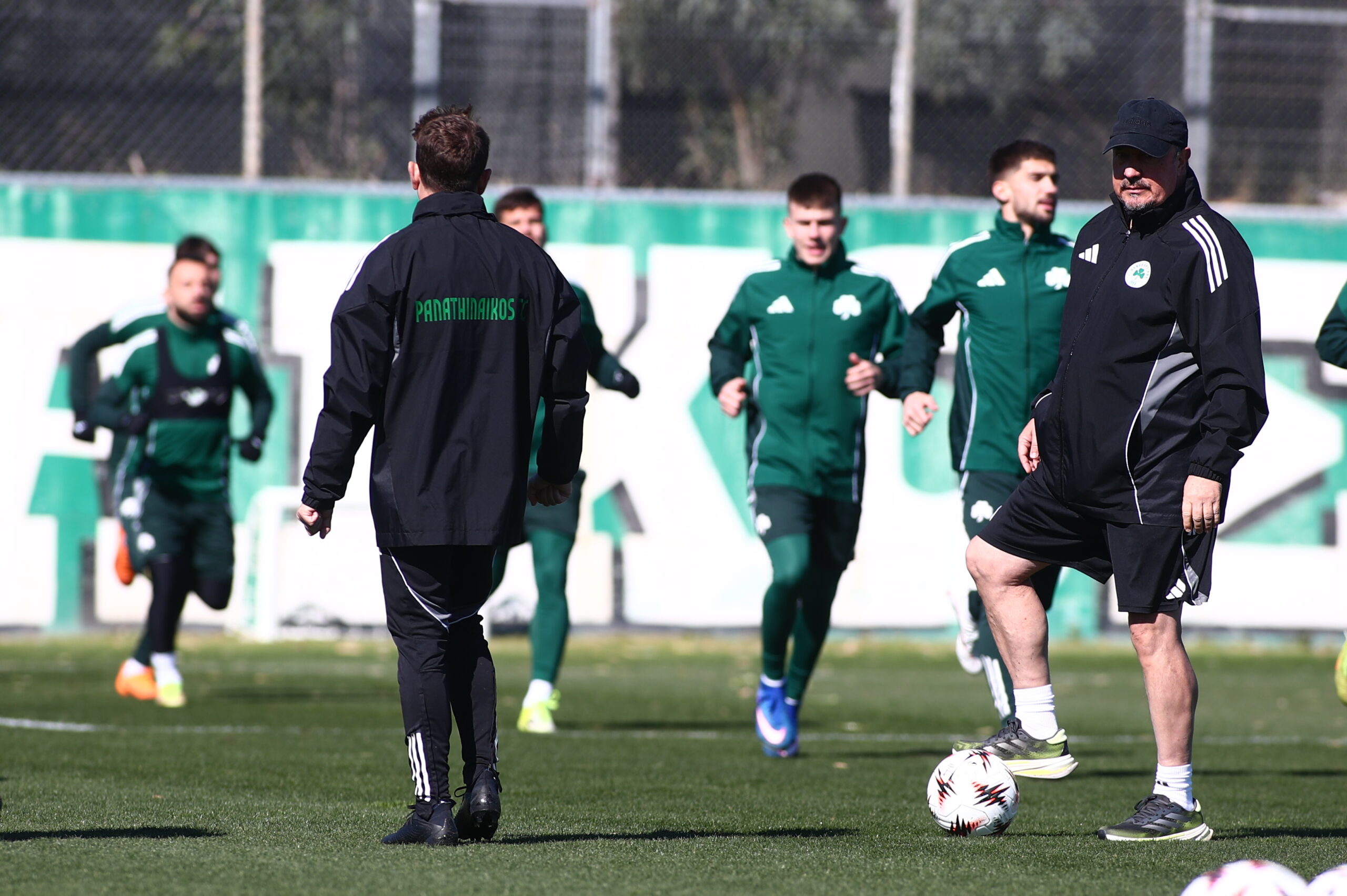 Φωτογραφίες: Με αέρα και κρύο η τελευταία προπόνηση του Παναθηναϊκού πριν τη Πλζεν