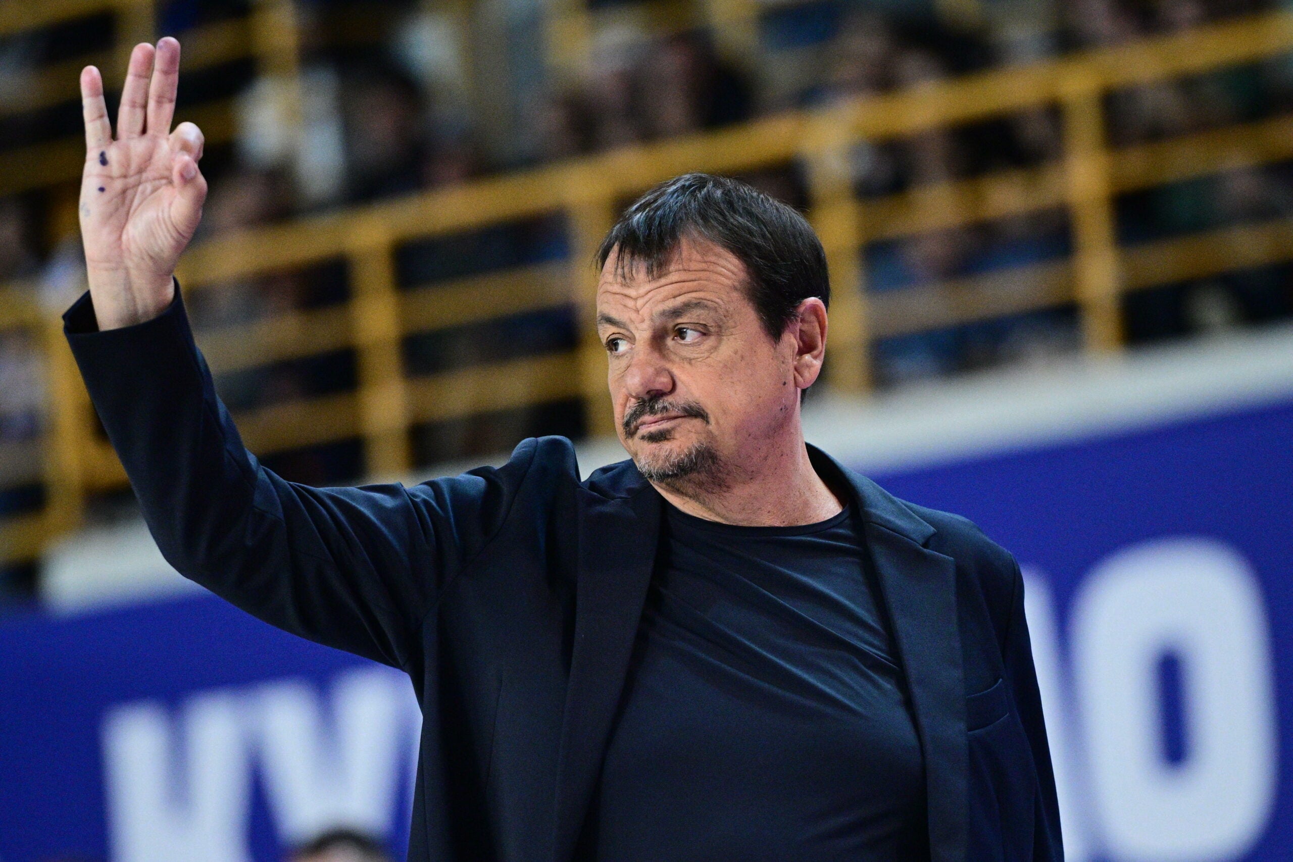 Απίστευτο: Ο Χέιζ-Ντέιβις μπήκε μέσα στο παρκέ να δείξει στους συμπαίκτες του πως να αμυνθούν! (video)