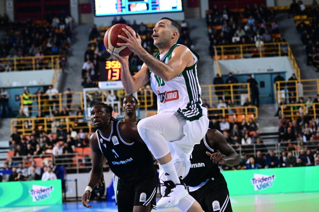 Απίστευτο: Ο Χέιζ-Ντέιβις μπήκε μέσα στο παρκέ να δείξει στους συμπαίκτες του πως να αμυνθούν! (video)