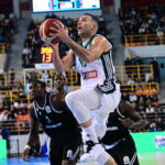 Απίστευτο: Ο Χέιζ-Ντέιβις μπήκε μέσα στο παρκέ να δείξει στους συμπαίκτες του πως να αμυνθούν! (video)