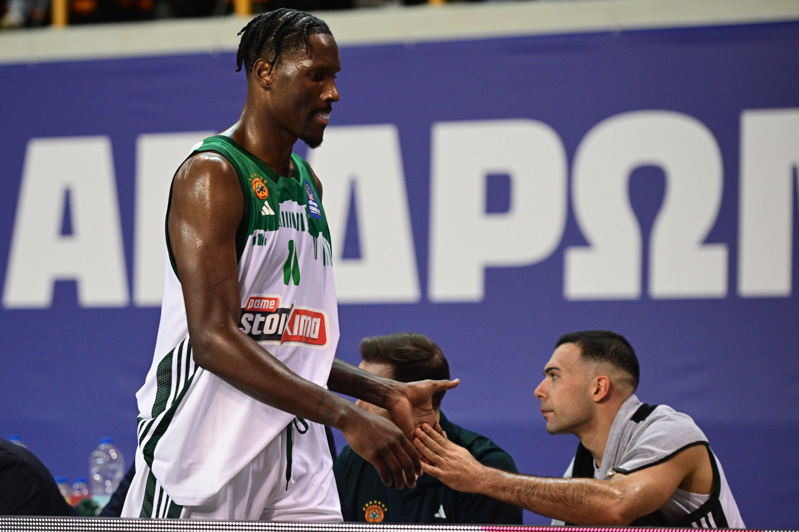 Απίστευτο: Ο Χέιζ-Ντέιβις μπήκε μέσα στο παρκέ να δείξει στους συμπαίκτες του πως να αμυνθούν! (video)