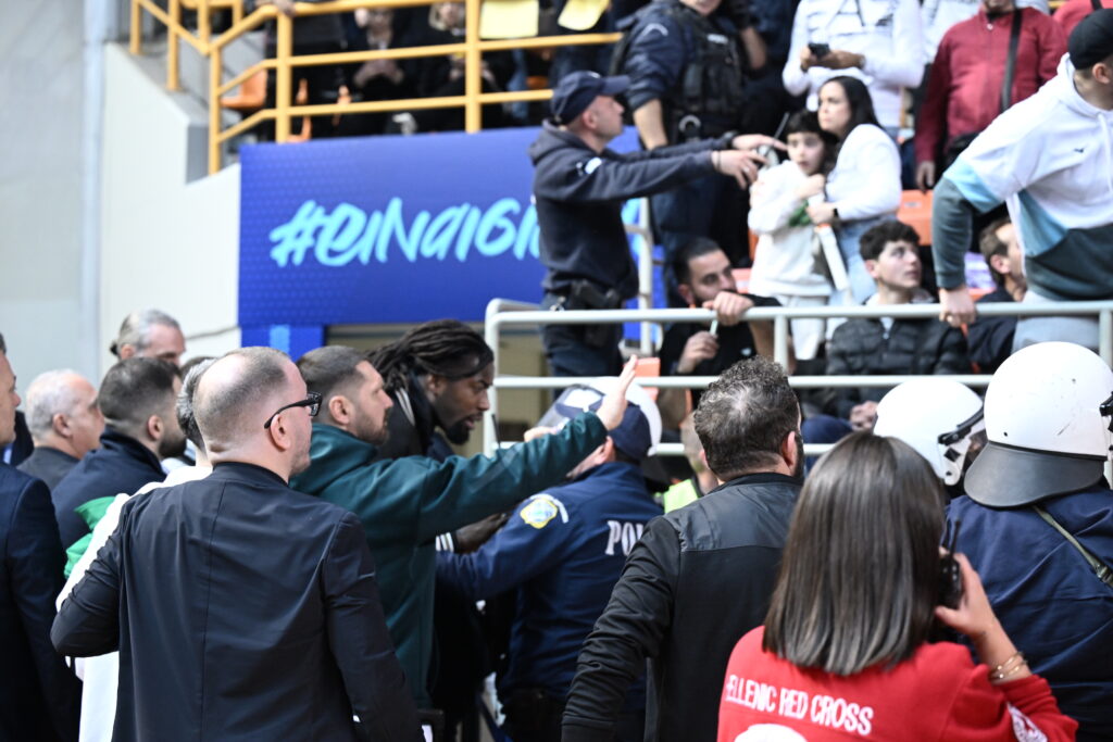 Απίστευτη... ΚΑΕ Ολυμπιακός: «Πέταξε μπανάνα ο Λεσόρ στον κόσμο»