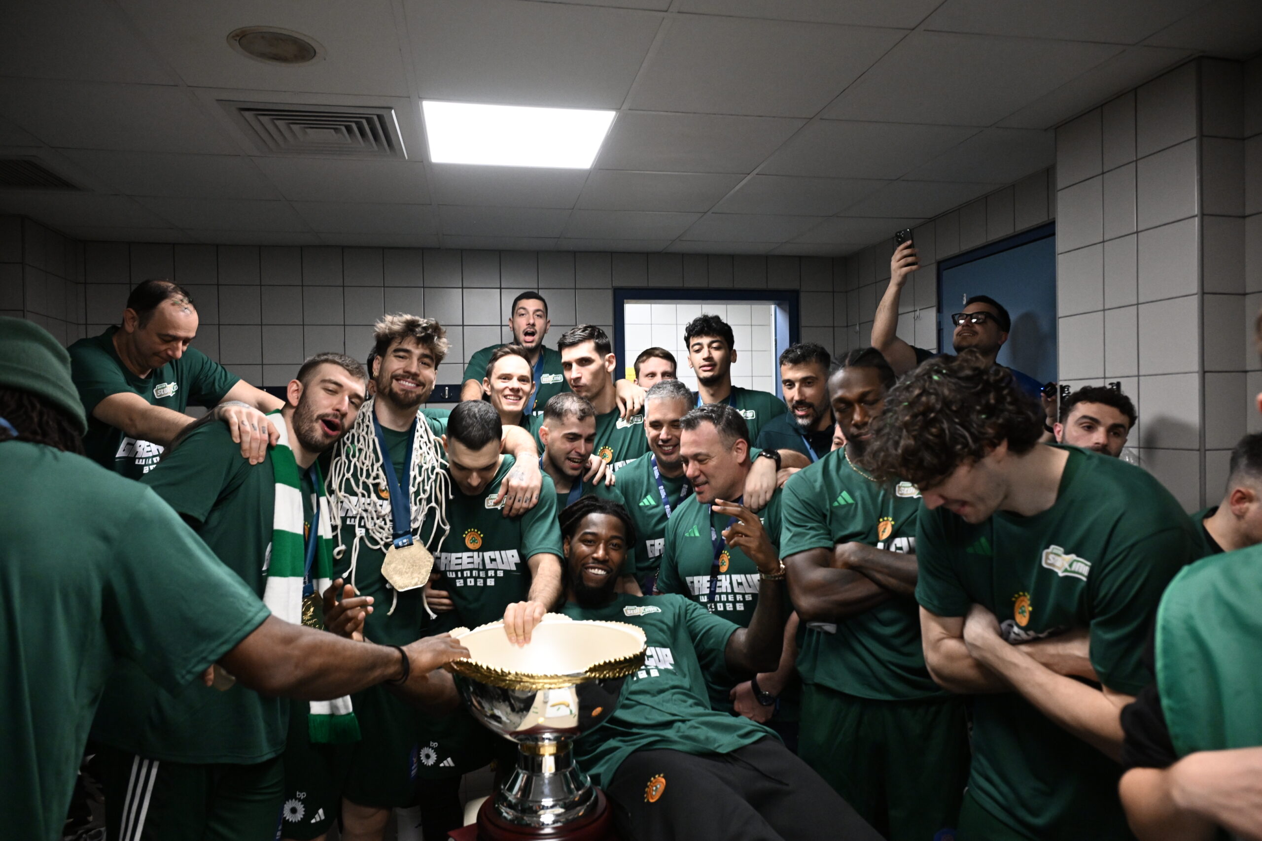 Φωτογραφίες: Όσα έγιναν στα αποδυτήρια μετά την κατάκτηση του Κυπέλλου