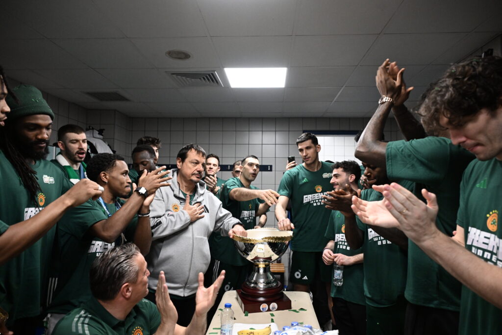 Φωτογραφίες: Όσα έγιναν στα αποδυτήρια μετά την κατάκτηση του Κυπέλλου