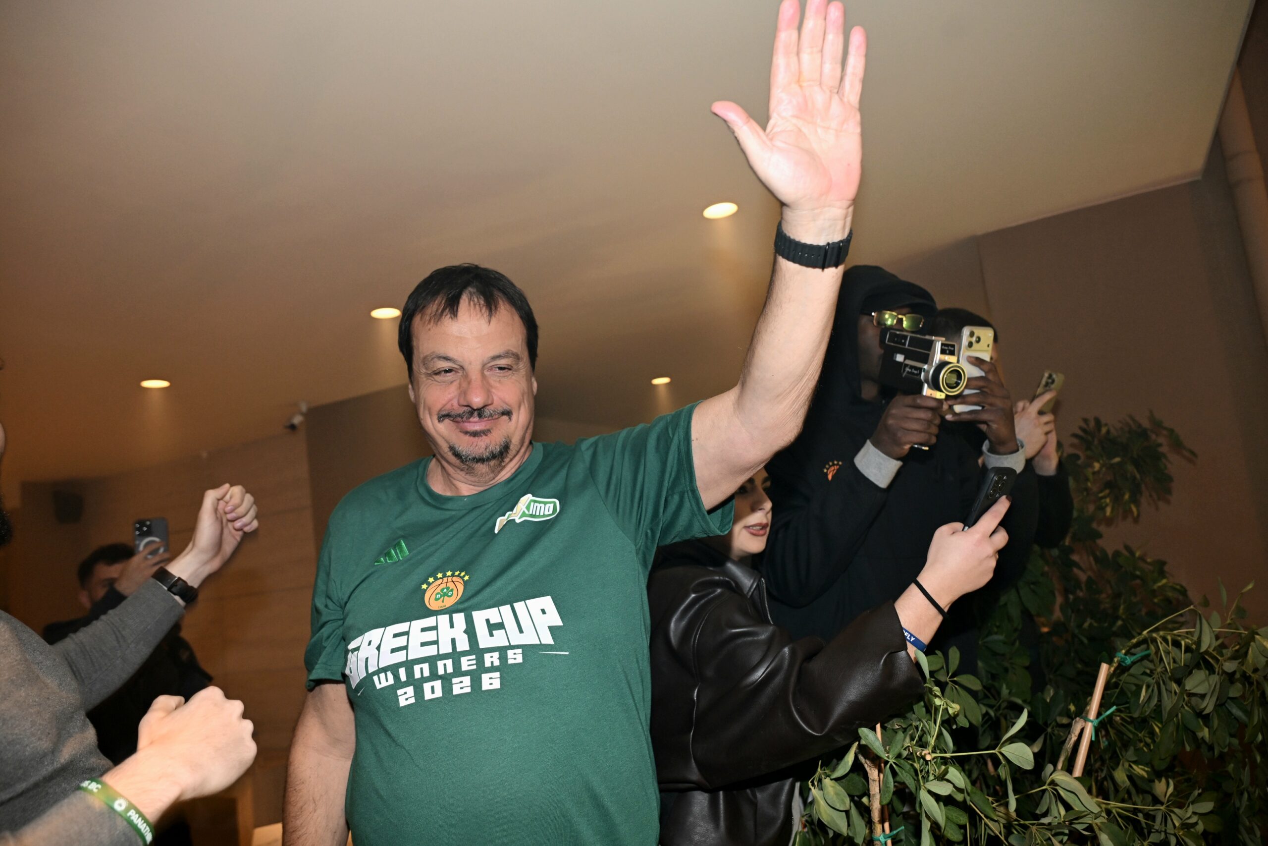 Απιστευτος Αταμάν: Βγήκε στο μπαλκόνι και πανηγύρισε με γροθιές το Κύπελλο (pics)