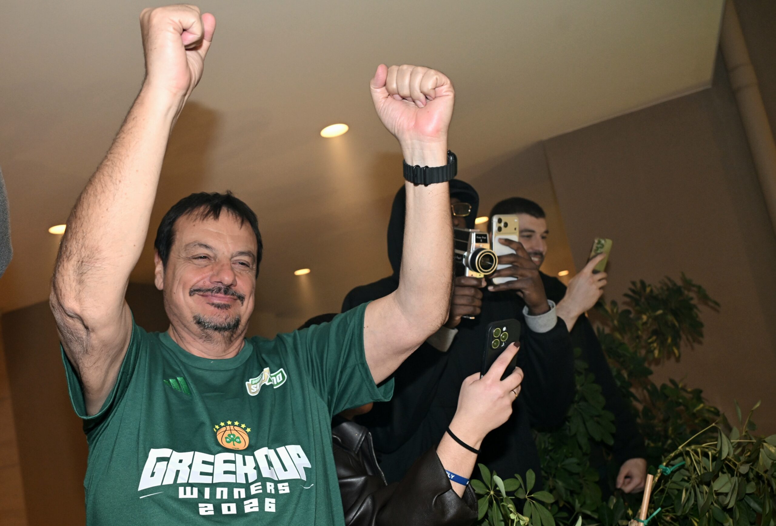 Απιστευτος Αταμάν: Βγήκε στο μπαλκόνι και πανηγύρισε με γροθιές το Κύπελλο (pics)