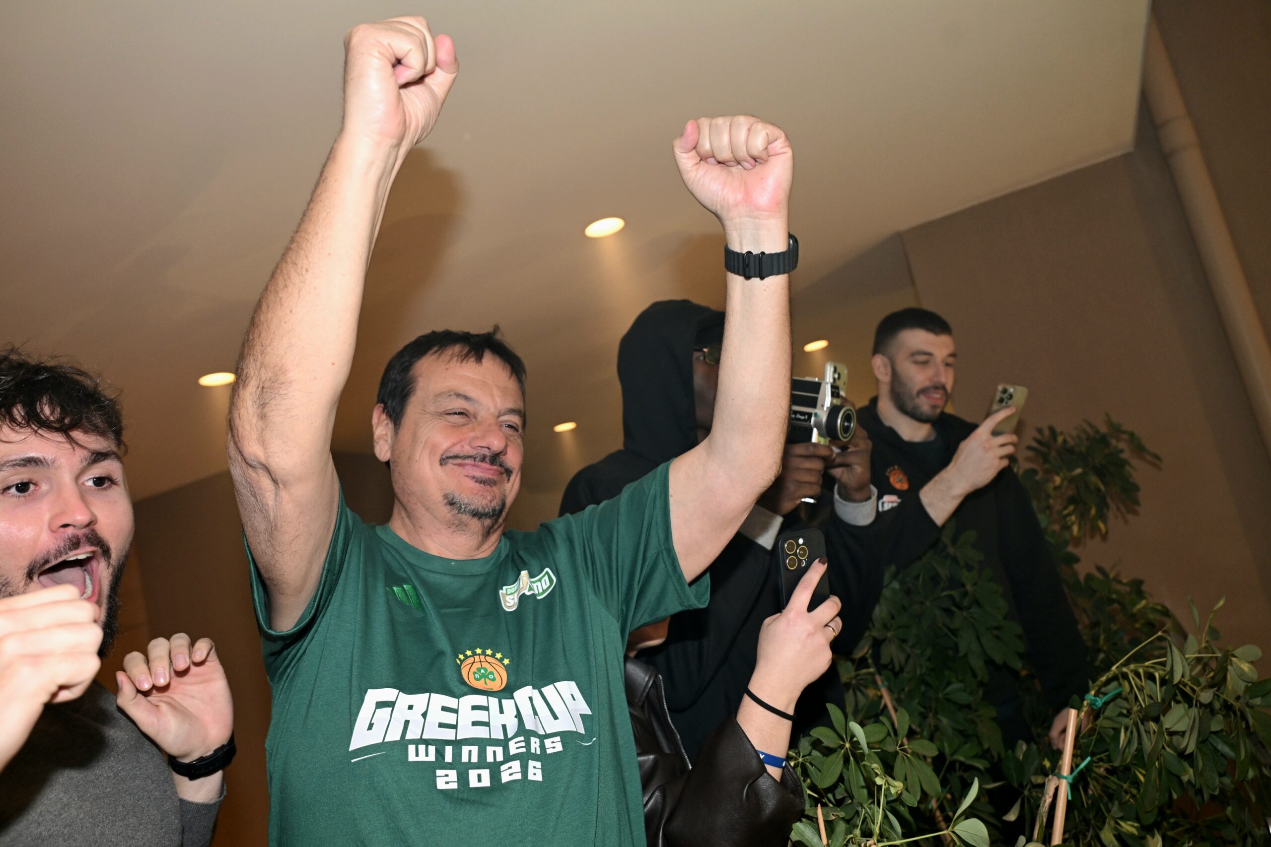 Απιστευτος Αταμάν: Βγήκε στο μπαλκόνι και πανηγύρισε με γροθιές το Κύπελλο (pics)