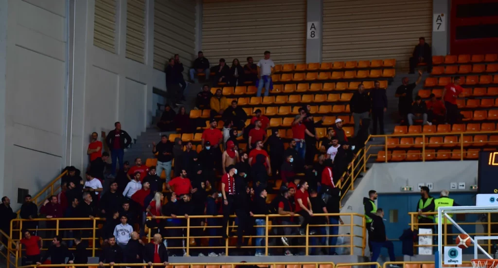 Στο ίδιο «πέταλο» Ολυμπιακοί - Παναθηναϊκοί και μικρή ένταση με την αστυνομία πριν τον τελικό