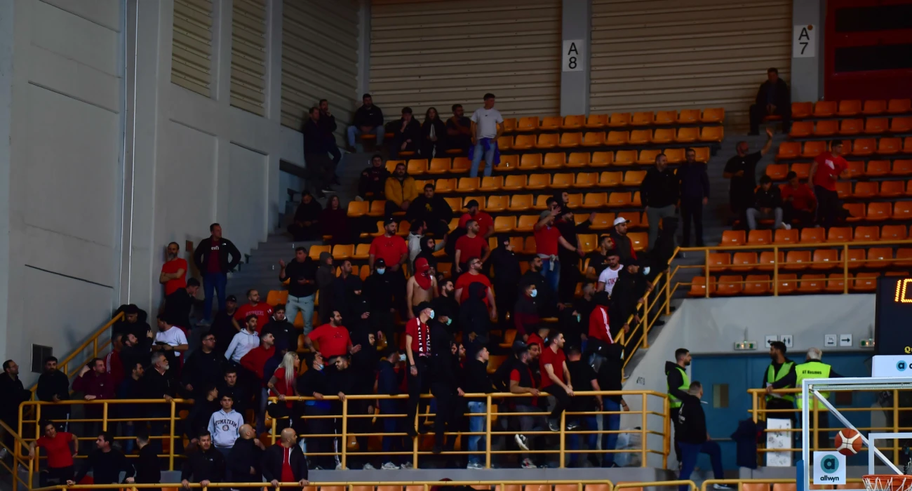 Στο ίδιο «πέταλο» Ολυμπιακοί - Παναθηναϊκοί και μικρή ένταση με την αστυνομία πριν τον τελικό