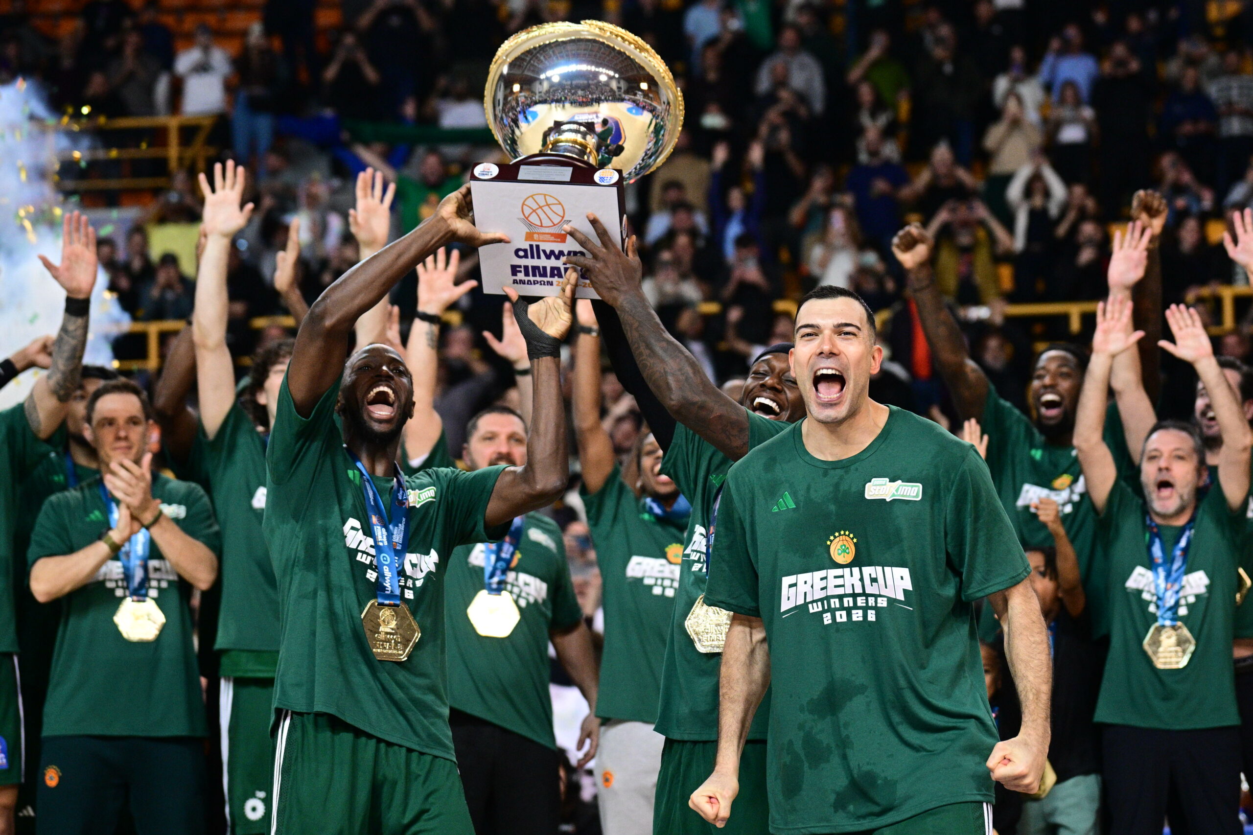 Σπουδαίος Σλούκας, ποιους φώναξε στην απονομή (vids-pics)