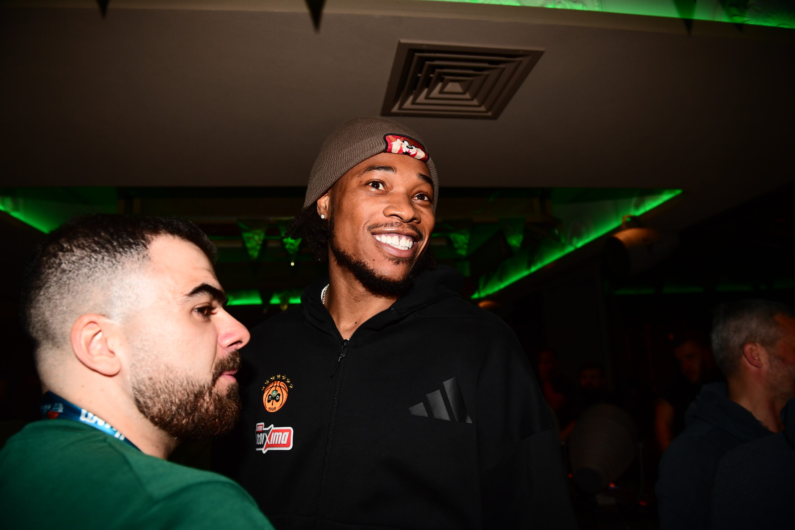 Φωτογραφίες, βίντεο: Το «πράσινο» γλέντι για το Κύπελλο, τα... έσπασαν οι παίκτες