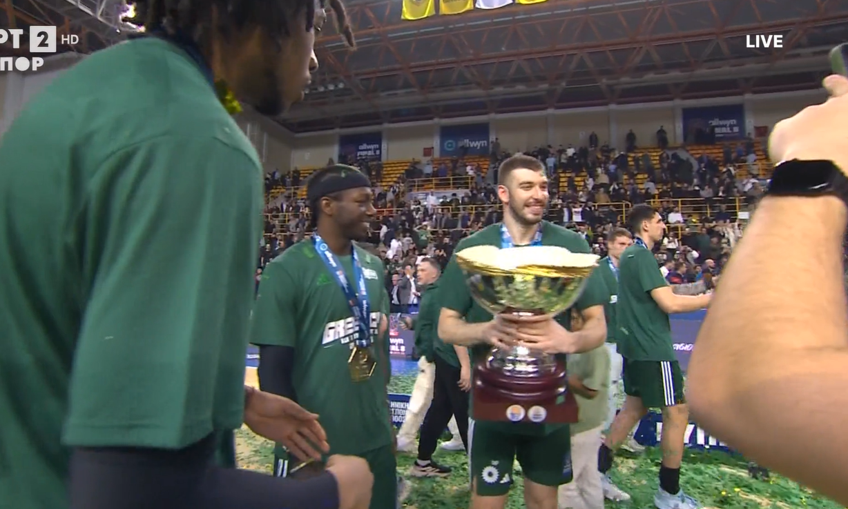 Σπουδαίος Σλούκας, ποιους φώναξε στην απονομή (vids-pics)