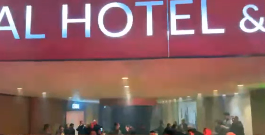 Φωτογραφίες: Χαμός στο ξενοδοχείο για τον Παναθηναϊκό μετά την κατάκτηση του Κυπέλλου Ελλάδας