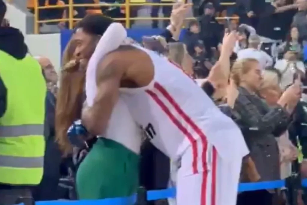 Η αγκαλιά του Ταϊρίκ Τζόουνς στην σύζυγο του Τζέριαν Γκραντ, Έμιλι