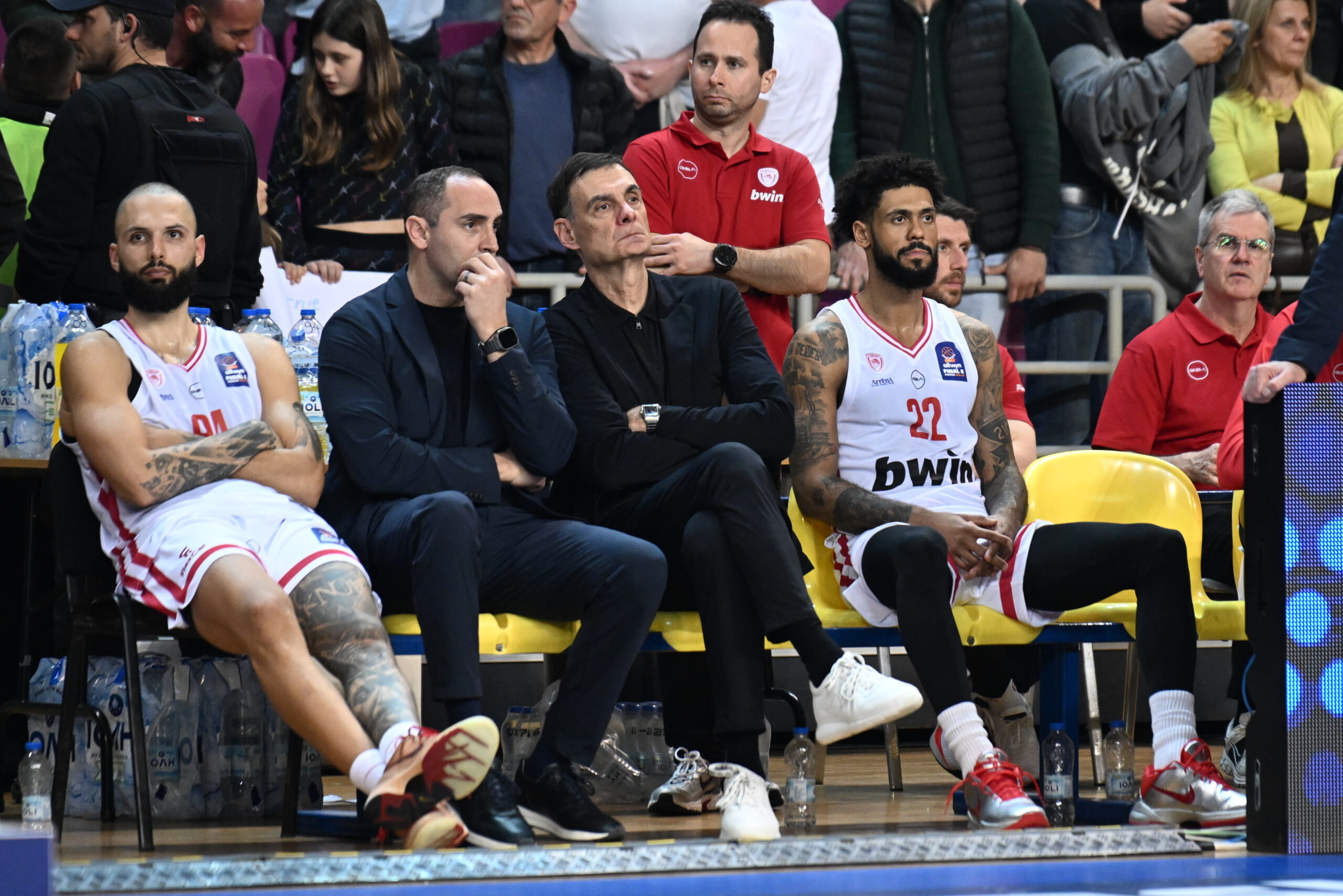 «Ψηλά το κεφάλι, πάμε για το restart»: Τι λένε στον Ολυμπιακό μετά τη... φάπα στον τελικό