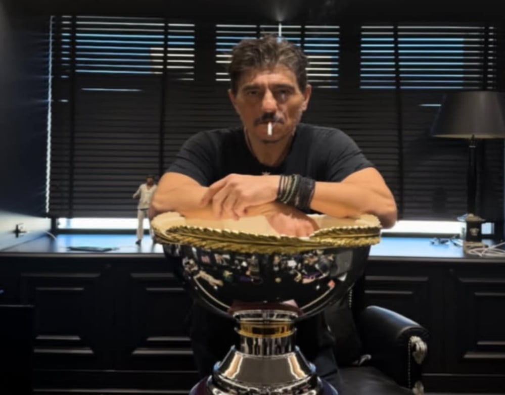 Επικός Γιαννακόπουλος: Η πρώτη φωτογραφία με το Κύπελλο και η ατάκα για το... μέγεθος!